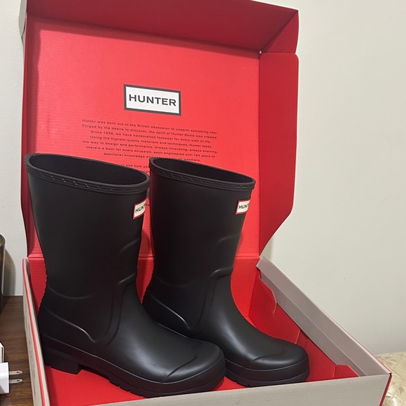 Hunter Classic Black Waterproof Boots - Picture 1 of 9